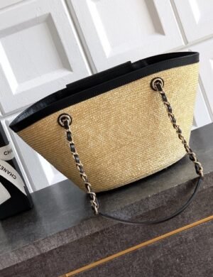 Chanel Aurévie Signature Carryall - Image 2