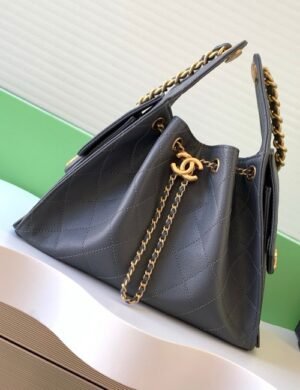 Chanel Écloria Signature Carryall - Image 1