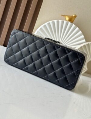 Chanel Classic Flap Bag - Image 5