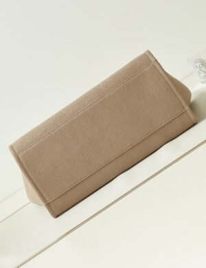 Chanel 66941 Large Shoulder Bag - Image 3