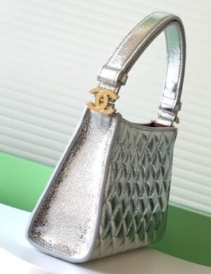 Chanel Christmas Quilted Underarm Bag - Image 3