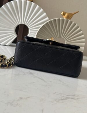 Chanel Classic Flap Bag - Image 5