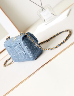 Chanel Quilted Shoulder Bag - Image 4