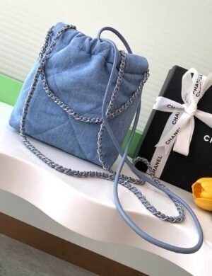 Chanel Quilted Chain Shoulder Bag - Image 2