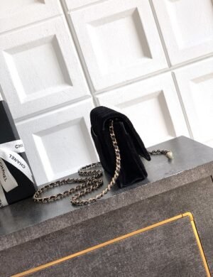 Chanel Avenue Leather Shopper - Image 3