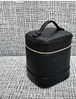 Chanel Éternité Luxe Carryall - Image 1