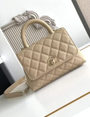 Chanel 22 Quilted Hobo Bag - Image 2