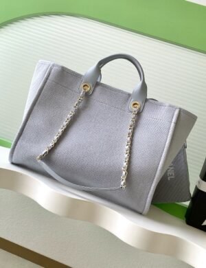 Chanel Quilted Chain Shoulder Bag - Image 1