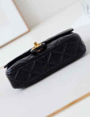 Chanel Lumière Diamond Carryall - Image 6