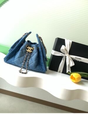 Chanel Diamond Élégance Carryall - Image 1