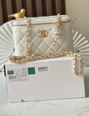 Chanel Diamond Box Chain Bag - Image 1