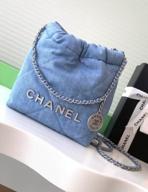 Chanel Quilted Chain Shoulder Bag - Image 1