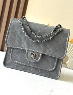 Chanel Quilted Chain Bag - Image 1