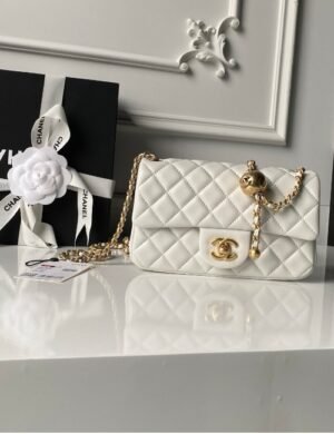 Chanel Signature Slouch Tote - Image 1