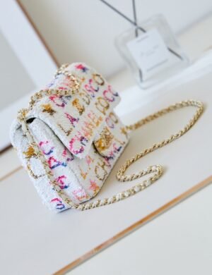 Chanel Quilted Vanity Chain Bag - Image 3