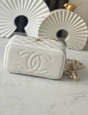 Chanel Diamond Box Chain Bag - Image 4