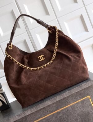 Chanel Élovaire Essence Carryall - Image 1