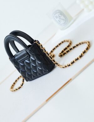 Chanel Aurivelle Diamond Carryall - Image 3