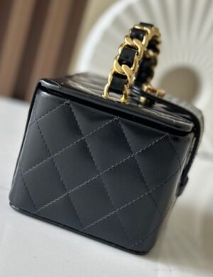 Chanel Quilted Vanity Chain Bag - Image 5