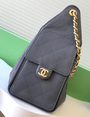 Chanel Écloria Signature Carryall - Image 3