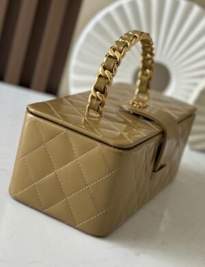 Chanel Diamond Essence Shopper - Image 4