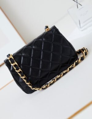 Chanel Lumière Diamond Carryall - Image 4