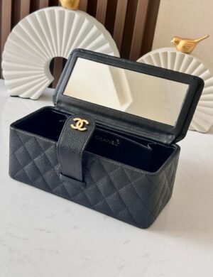 Chanel Classic Flap Bag - Image 4