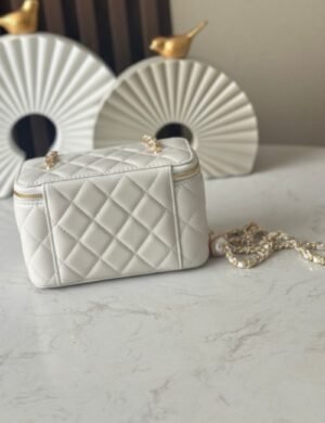 Chanel Diamond Box Chain Bag - Image 5