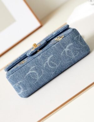 Chanel Quilted Shoulder Bag - Image 5