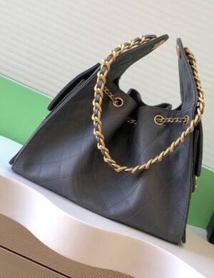Chanel Écloria Signature Carryall - Image 2