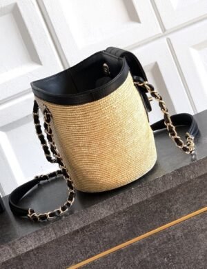 Chanel Aurévie Signature Carryall - Image 3