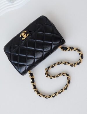 Chanel Lumière Diamond Carryall - Image 5