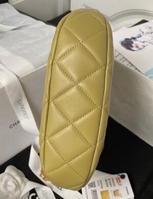 Chanel Quilted Shoulder Bag - Image 3