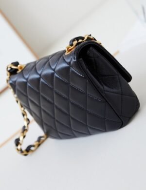 Chanel Lumière Diamond Carryall - Image 3