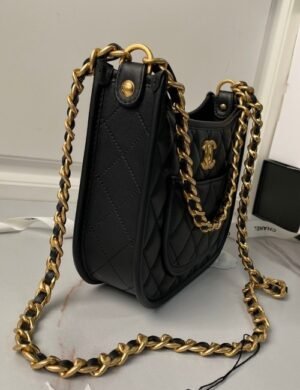 Chanel Leather Shoulder Bag - Image 2