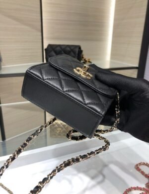 Chanel Aurélune Essence Carryall - Image 2