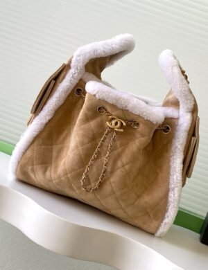 Chanel Élaroque Noir Carryall - Image 1