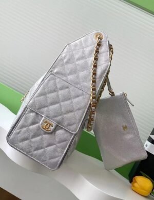 Chanel Élarisse Velvet Carryall - Image 3