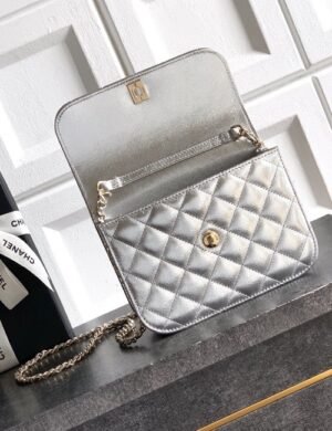 Chanel Pearl Handle Chain Bag - Image 3