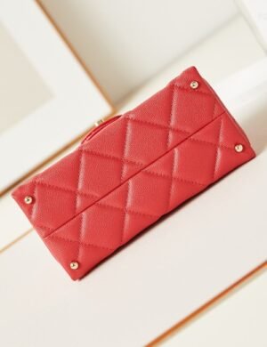 Chanel Quilted Shoulder Bag - Image 4