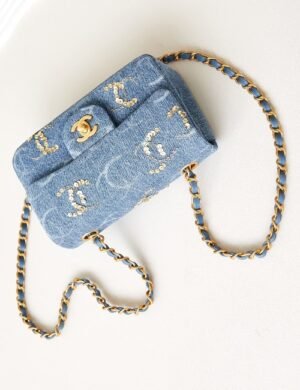 Chanel Quilted Shoulder Bag - Image 2