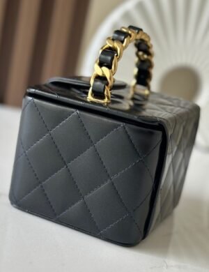 Chanel Quilted Vanity Chain Bag - Image 4