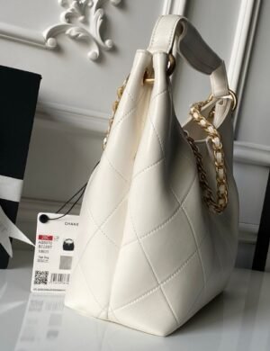 Chanel Lunéa Crystal Carryall - Image 3