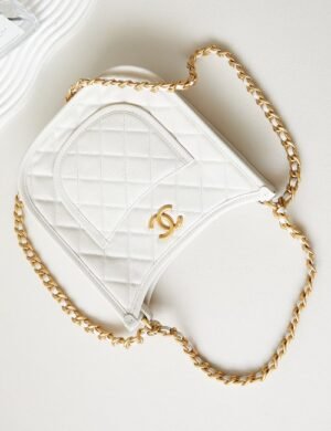 Chanel Leather Shoulder Bag - Image 2