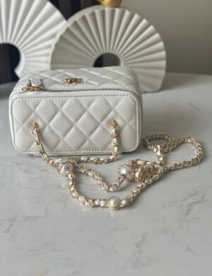 Chanel Diamond Box Chain Bag - Image 2