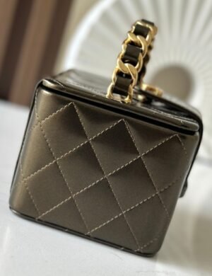 Chanel Quilted Drawstring Bucket Bag - Image 3