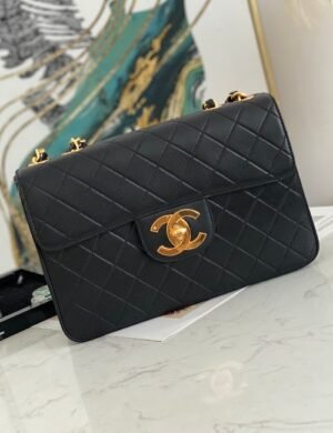 Chanel A88 Shoulder Bag - Image 1