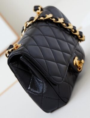 Chanel Lumière Diamond Carryall - Image 2