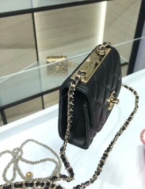 Chanel Aurélune Essence Carryall - Image 1
