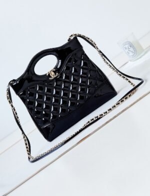 Chanel AS4133 Chain Shoulder Bag - Image 1